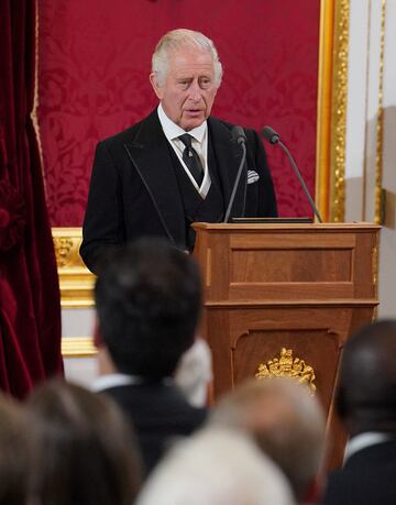 El rey Carlos III dando su discurso de proclamación
