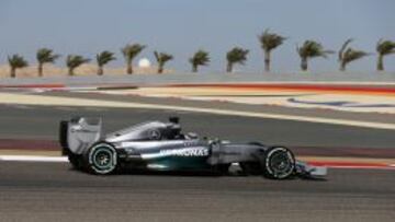 Lewis Hamilton, durante los &uacute;ltimos libres en el circuito de Sakhir.