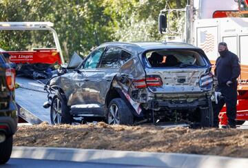 El  automvil de Tiger Woods tras el accidente de trfico en el suroeste de Los ?ngeles, California (EE.UU).