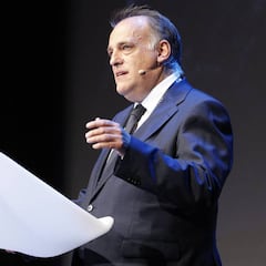 Italia quiere fichar a Tebas para relanzar de inmediato la Serie A