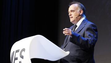 Italia quiere fichar a Tebas para relanzar de inmediato la Serie A