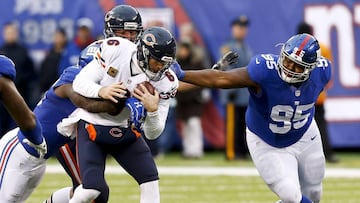 EAST RUTHERFORD, NJ - NOVEMBER 20: Jay Cutler #6 of the Chicago Bears is sacked by Jason Pierre-Paul #90 of the New York Giants during their game at MetLife Stadium on November 20, 2016 in East Rutherford, New Jersey.   Jeff Zelevansky/Getty Images/AFP
 == FOR NEWSPAPERS, INTERNET, TELCOS &amp; TELEVISION USE ONLY ==