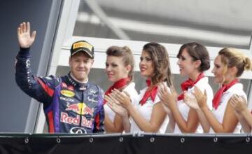 Vettel muy contento con la victoria.