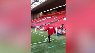 El gesto del guía del tour de Anfield que no gustará en Barcelona