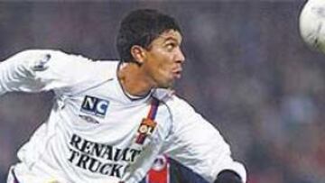 <b>OFRECIDO.</B> El Levante conoce la situación de Elber en el Olympique de Lyon, club del que quiere irse.