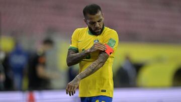 Dani Alves con la selecci&oacute;n brasile&ntilde;a