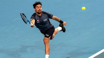 Fognini golpea una bola en la ATP Cup.