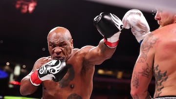 Mike Tyson en su combate de exhibición con Jake Paul.