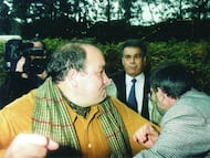 Fue presidente del Atlético de Madrid desde 1987 hasta 2003. Destacó por su carácter estridente que le llevó a protagonizar varias situaciones incómodas. Para el recuedo dejó una de las imágenes más lamentables de la historia del fútbol español, la pelea