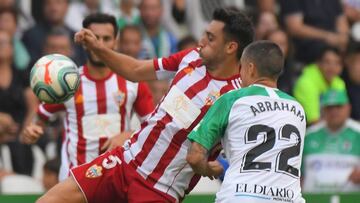 Aguza, ante Abraham en un Racing-Almer&iacute;a.