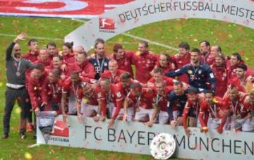 El Bayern homenajea a Guardiola tras ganar la Bundesliga