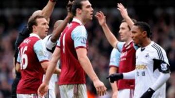 Carroll, sancionado tres partidos por un manotazo a Chico Flores