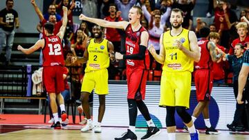 Robin Benzing celebra la victoria del Casademont Zaragoza ante el Falco Szombathely húngaro.