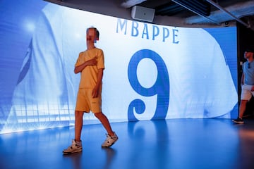 Venta de la camiseta de MBappé con el Real Madrid.