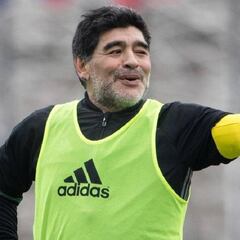 "Me operaron la rodilla derecha, fue la que aguantó las patadas"