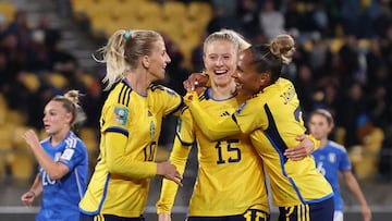 Suecia celebra uno de los goles.