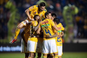 Tigres olvidó la derrota ante Cruz Azul en su casa hace dos jornadas y vencieron 2-1 a Santos Laguna. Estos duelos regionales siempre son atractivos y a pesar de los esfuerzos de los de la Comarca, los felinos se llevaron la victoria y los tres puntos. Apareció como siempre André-Pierre Gignac.