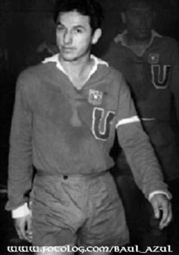 Integró la época dorada de Universidad de Chile en la década del 60', el recordado Ballet Azul. Sánchez fue goleador del torneo de 1959 (26 goles) y ganó los campeonatos de 1959,1962, 1964,1965,1967 y 1969.