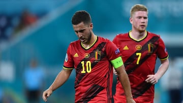 Soccer Football - Euro 2020 - Group B - Finland v Belgium - Saint Petersburg Stadium, Saint Petersburg, Russia - June 21, 2021 Belgium's Eden Hazard and Kevin De Bruyne Pool via REUTERS/Kirill Kudryavtsev