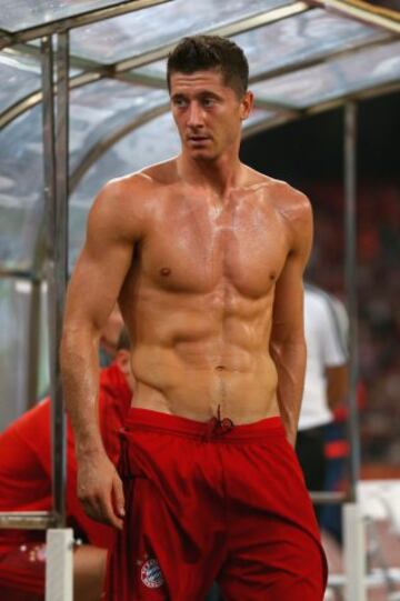 Futbolista polaco. Juega como delantero y su equipo actual es el Bayern M¨²nich de la Bundesliga de Alemania.