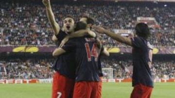 Adrián celebra su gol en Mestalla.