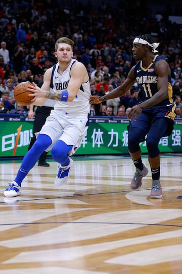 El joven basquetbolista arribó junto a Dallas a la Arena Ciudad de México.