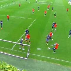 Mbappé es crack: gambetas y goles en la práctica de Francia