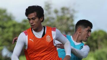 Jos&eacute; Juan Mac&iacute;as se estrena con doblete y Chivas gana en pretemporada