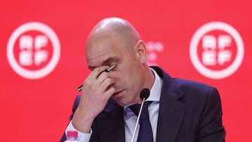 LAS ROZAS (C.A. DE MADRID), 20/04/2022.- Luis Rubiales , presidente de la Real Federaci&oacute;n Espa&ntilde;ola de F&uacute;tbol, comparece ante los medios de comunicaci&oacute;n para abordar la pol&eacute;mica generada por los contratos suscritos con Ar