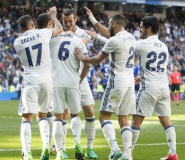 Los jugadores celebran el 3-0 de Nacho.