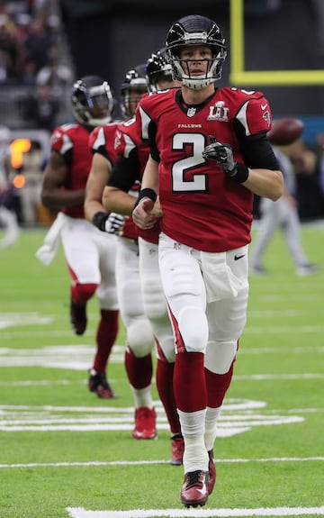 Matt Ryan marca el rumbo de los Atlanta Falcons... El mejor ataque de la NFL está preparado para medirse a la temible defensa de Patricia y Belichick.