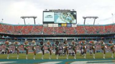 Ver abarrotadas las gradas del Sun Life Stadium se ha convertido en la actualidad en una utopía.