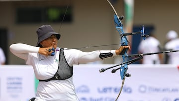 AMDEP6808. SAN SALVADOR (EL SALVADOR), 06/07/2023.- Alejandra Valencia (en la foto) y Matías Grande de México compiten ante Daniela Chacón y Ricardo Vásquez de Venezuela hoy, en la final tiro con arco recurvo equipo mixto durante los Juegos Centroamericanos y del Caribe en San Salvador (El Salvador). EFE/ Miguel Lemus
