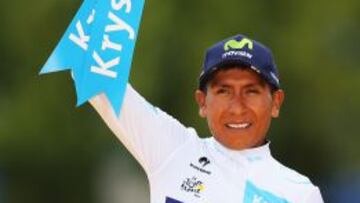 Nairo Quintana luciendo el maillot de mejor joven en el podio del Tour de Francia 2015