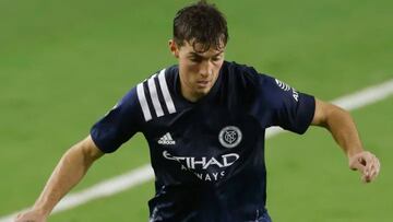 Tras presentar los exámenes médicos el martes pasado, el exjugador de NYCFC está listo para reportar con el equipo de la Bundesliga. Entrenará hasta la próxima semana.