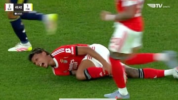 Ya son hermanos: Otamendi defiende a Richard Rios tras violenta falta