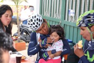 Nairo Quintana hizo un recorrido de casi 400 kil&oacute;metros por Boyac&aacute;. No es nada raro, son las carreteras de su tierra que conoce como la palma de su mano y en las que siempre entrena. Lo diferente esta vez fue que lo hizo ante los ojos de la prensa. Fue un recorrido lleno de expectativa por ver al ciclista que har&aacute; so&ntilde;ar a Colombia en el Tour de Francia y en el que tambi&eacute;n hubo un momento para parar a comer una rica arepa boyacense.