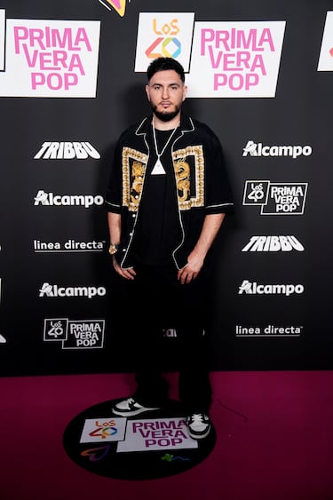 El cantante Omar Montes posa en la alfombra roja de LOS40 Primavera Pop.