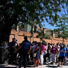 Ayuso y Ossorio se disculpan por las largas colas para hacer los tests a los profesores