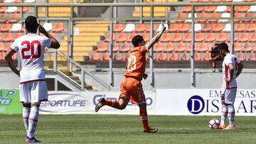 Futbol, Cobreloa vs Deportes Copiapo.
Cuarta Fecha Campeonato Loto Transicion 2017.
El jugador de Cobreloa Jose Luis Jimenez, celebra su gol contra Deportes Copiapo durante el partido de Campeonato Loto Transicion 2017 jugado en el estadio Zorros del desierto Calama, Chile.
20/08/2017
Pedro Tapia/Photosport