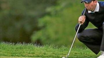 <b>PENSATIVO. </b>García, estudiando ayer la caída de su putt.