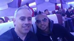 Arturo Vidal public&oacute; una foto en su cuenta de twitter en el avi&oacute;n, ya rumbo a Alemania para firmar por el Bayern Munich.