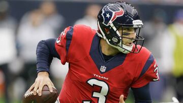 HOUSTON, TX - DECEMBER 18: Tom Savage #3 of the Houston Texans scrambles out of the pocket as he looks for a receiver in the second quarter against the Jacksonville Jaguars at NRG Stadium on December 18, 2016 in Houston, Texas. Bob Levey/Getty Images/AFP
== FOR NEWSPAPERS, INTERNET, TELCOS & TELEVISION USE ONLY ==