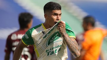 Adonis Frías cerca de Club León