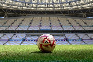 Adidas ha revelado el balón para las semifinales y la final de la Copa Mundial de la FIFA Qatar 2022, Al Hilm, que se traduce como "El sueño" en árabe. El diseño se establece en un color base dorado texturizado que presenta un sutil patrón triangular, inspirándose en los brillantes desiertos de la región que rodean la ciudad.
