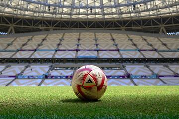 Adidas ha revelado el balón para las semifinales y la final de la Copa Mundial de la FIFA Qatar 2022, Al Hilm, que se traduce como "El sueño" en árabe. El diseño se establece en un color base dorado texturizado que presenta un sutil patrón triangular, inspirándose en los brillantes desiertos de la región que rodean la ciudad.