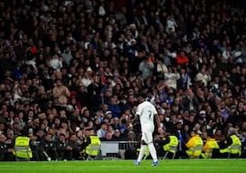 Vinicius, entre el respaldo del club y la crítica de la afición