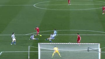 Los dos 'goles chilenos' que Bravo ha recibido en Europa