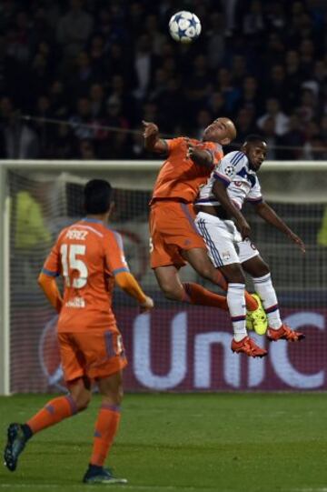 Aldo Kalulu con Aymen Abdennour.