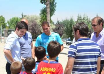 Walter Ibáñez habló con los medios y compartió con algunos hinchas que llegaron hasta San Carlos de Apoquindo.